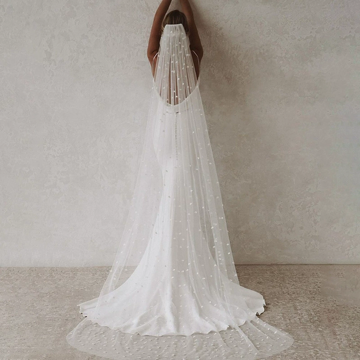 Elegant Mermaid Wedding Dress with V-Neck & Train – Slim Fit Bridal Gown for Brides