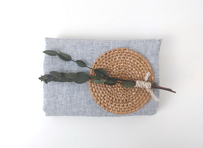 100% Linen Fabric – Softly Speckled Blue Weft on Crisp White 7573