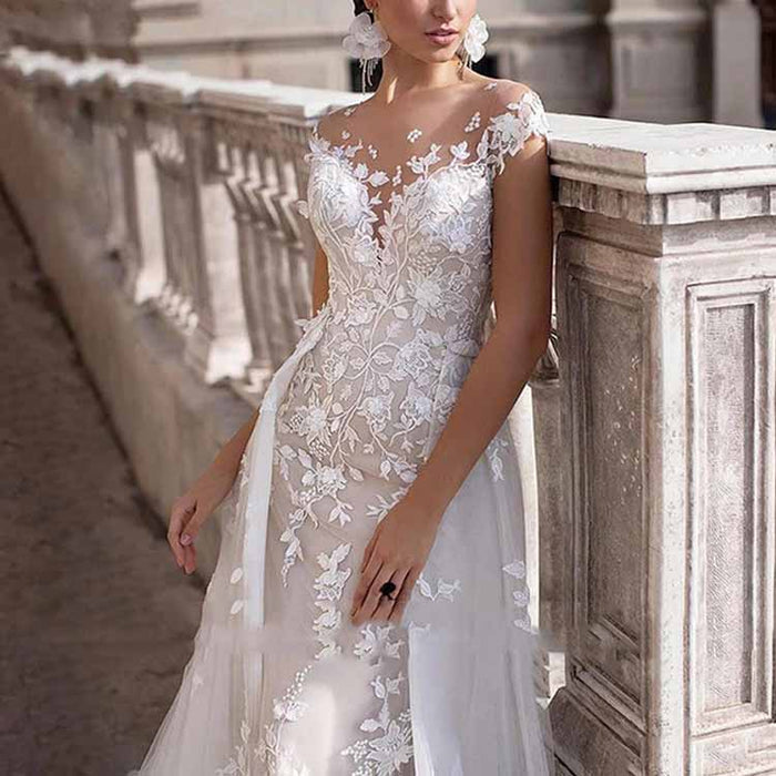 A-Line Scoop Sweep Train Tulle Wedding Dresses With Appliques Lace