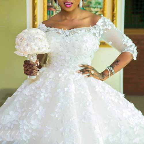 A-line/Princess Off-the-shoulder Court Train Tulle Wedding Dress with Appliques Lace