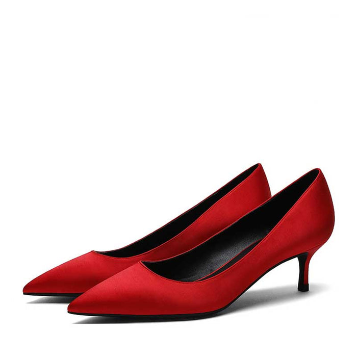 Red satin low heel party shoes from SD Dresscode & Fashiontrends with elegant pointed design