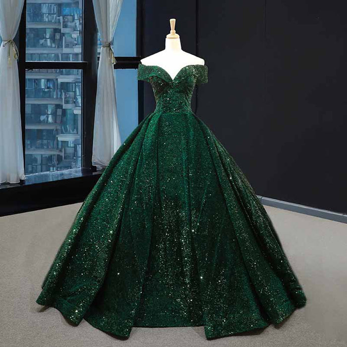 Stunning metallic ruffle sweep trail evening gown in emerald green for formal occasions