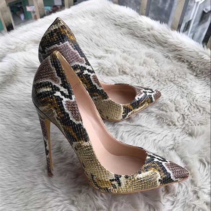 Stylish snake print heels for women with pointed toe and high stiletto heel by SD Dresscode & Fashiontrends