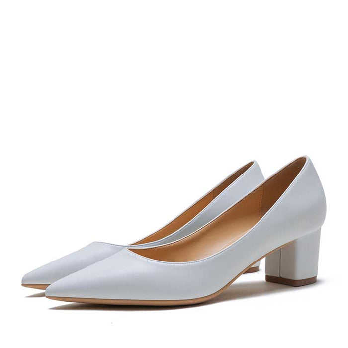 Elegant white women's block heel dress shoes from SD Dresscode & Fashiontrends with a sleek design.